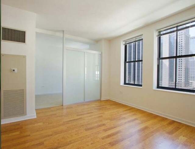 Building Photo - 180 W Randolph St