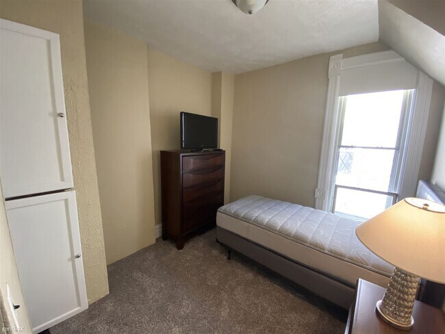 Building Photo - 2 br, 1 bath House - 608 Leland Ave