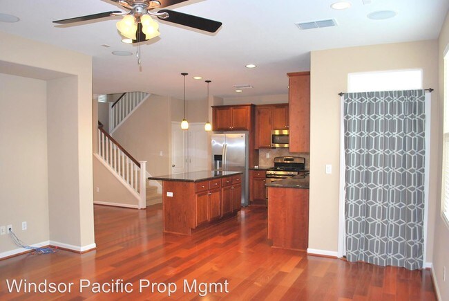 Foto del edificio - 410 Constantine Ct