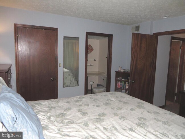 Building Photo - 44761 Woodlake Ct