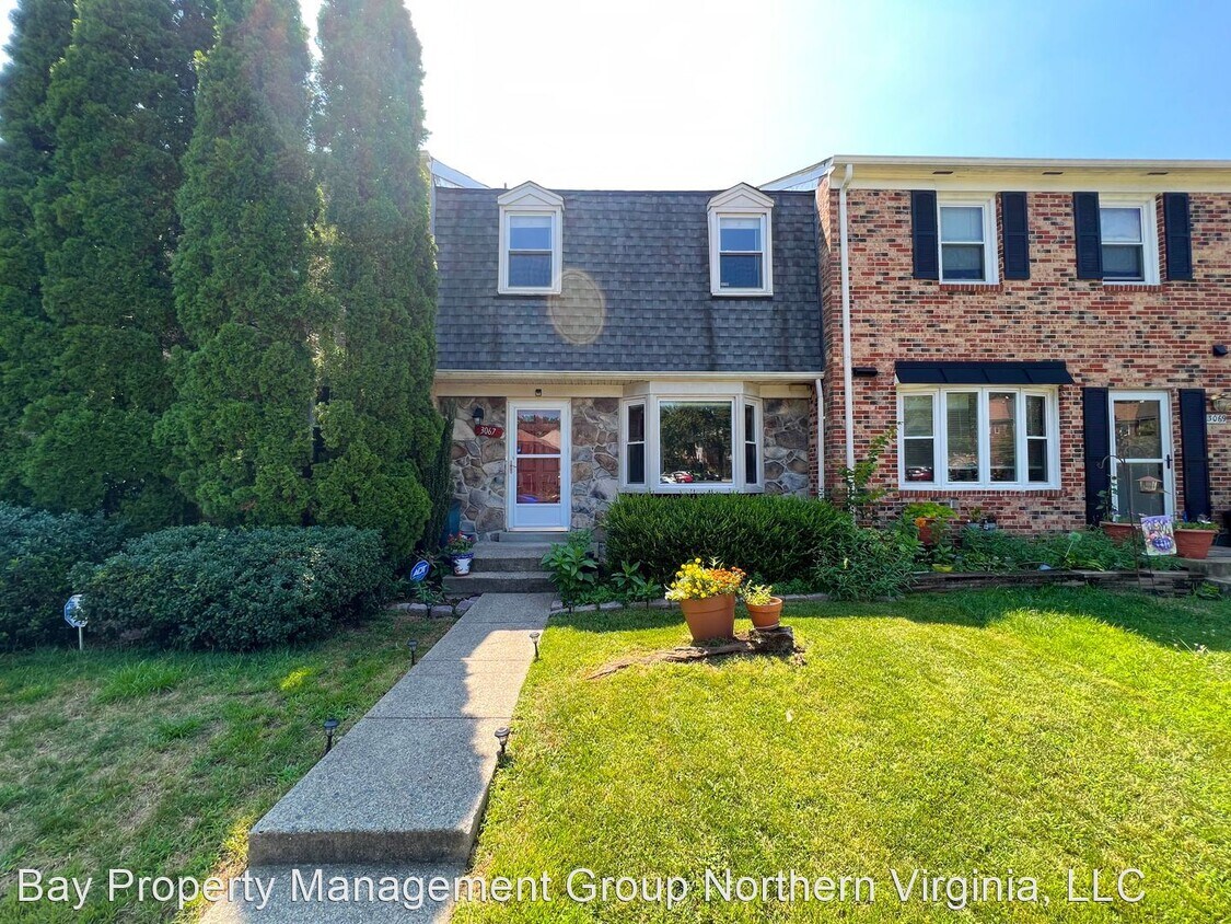 Primary Photo - 3 br, 2.5 bath House - 3067 Tecumseh Ct