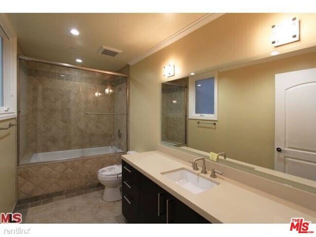 Building Photo - 2 br, 2.5 bath Condo - 8612 Burton Way Uni...