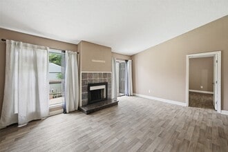 Building Photo - 9707 Richmond Ave