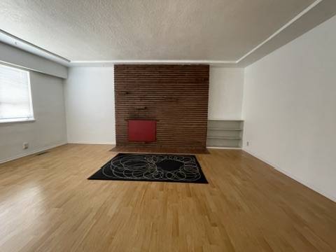 Building Photo - 5015 Willingdon Ave