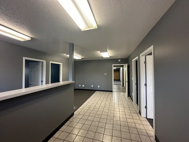 Foto del edificio - 1075 Sutton Rd