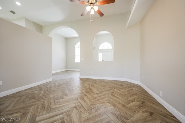 Building Photo - 906 Cortez Ave