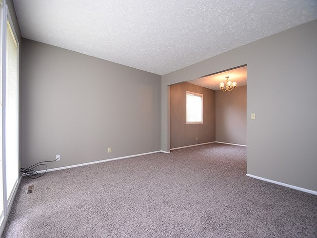 Building Photo - 2212 Coventry Dr
