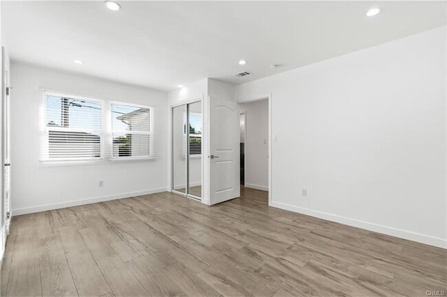 Building Photo - 2510 Paloma St