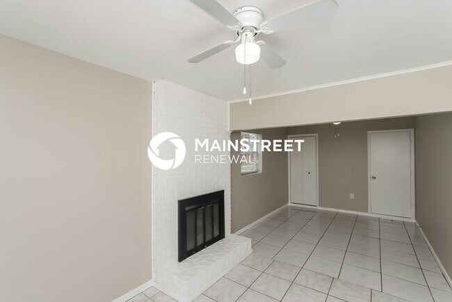 Building Photo - 4 Bedroom Pet-Friendly Home in Melbourne, FL with Main Street Renewal