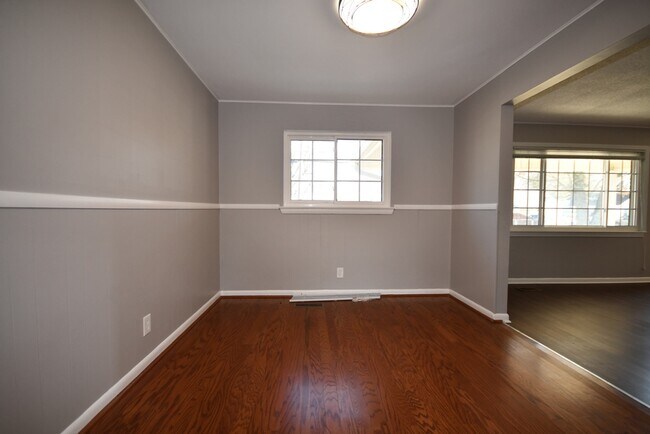 Building Photo - 1613 Prater Rd