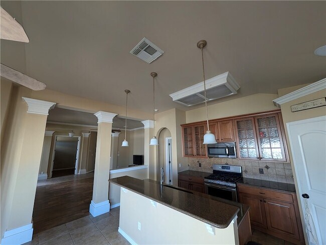 Building Photo - 7413 Long S Dr