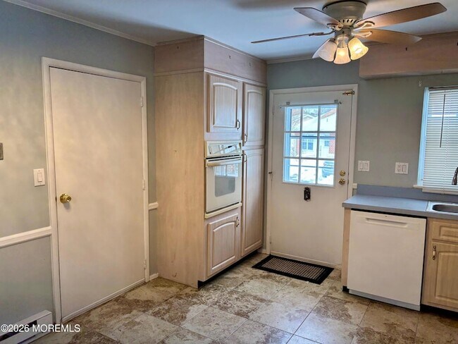 Foto del edificio - 802B Balmoral Ct