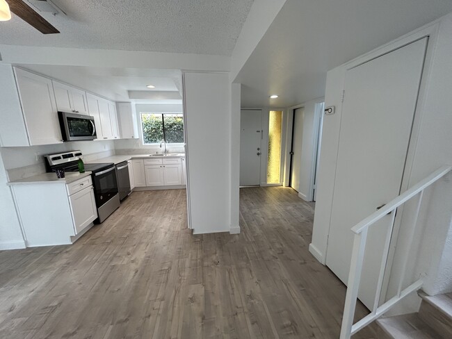 Building Photo - 221 W Escalones