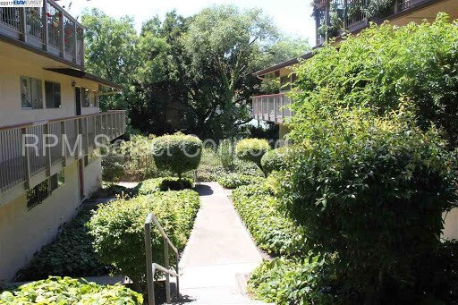 Foto del edificio - 2 Bed 2.5 Bath w/ Updated Kitchen