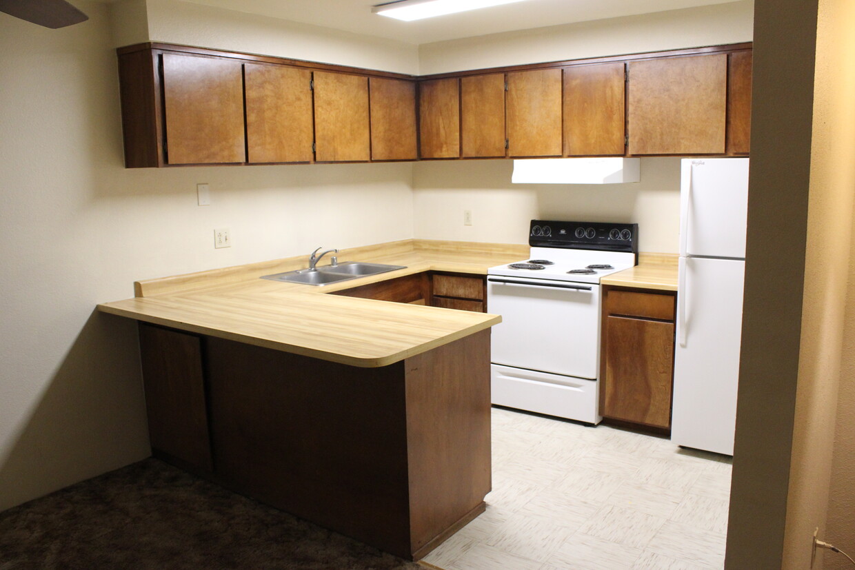 Primary Photo - 122 E Swift St