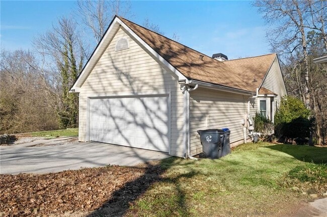 Building Photo - 675 Clearwater Pl
