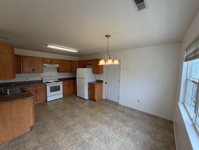 Foto del edificio - 346 Maplewood Dr