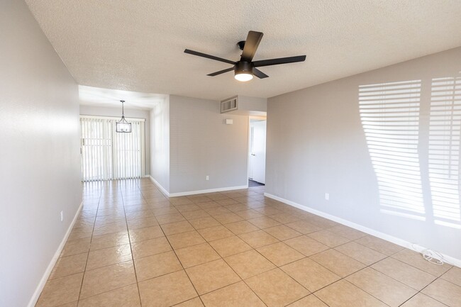 Building Photo - Adorable 4 bedroom, 2 bath home in Tempe w...