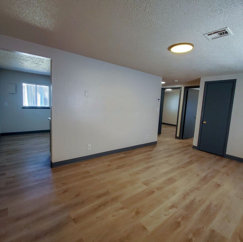 Foto principal - 642 N Beard Ave
