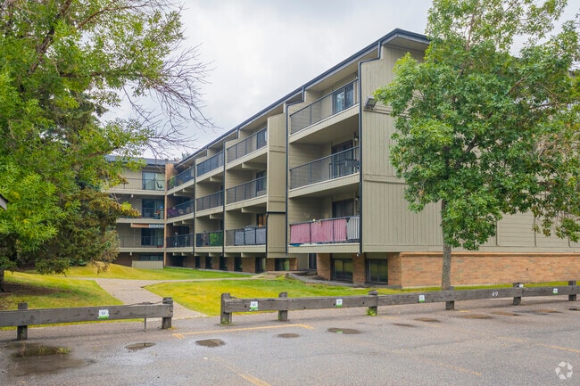 Building Photo - Glengrove Manor