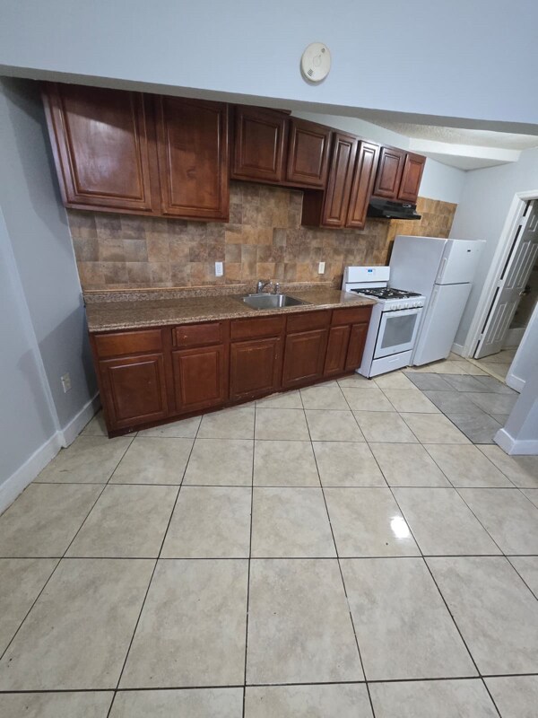 Building Photo - 588 S 10th St