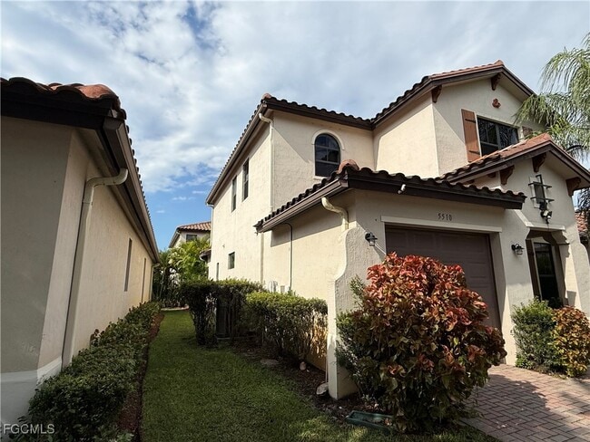 Building Photo - 5510 Useppa Dr