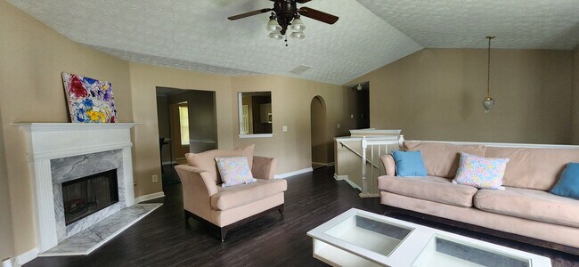 Foto del edificio - Room in House on Valley Green Rd