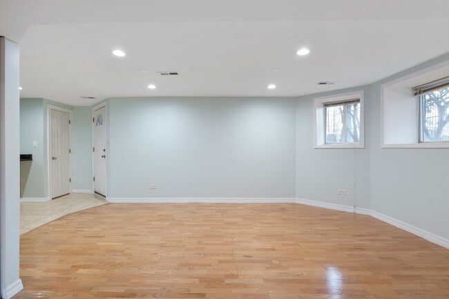 Foto del edificio - 2637 N California Ave