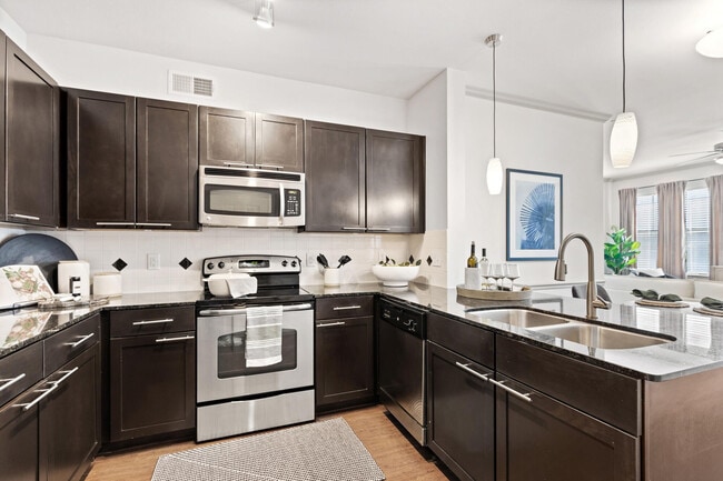 Creekside Townhomes apartments — community photo - Creekside Townhomes
