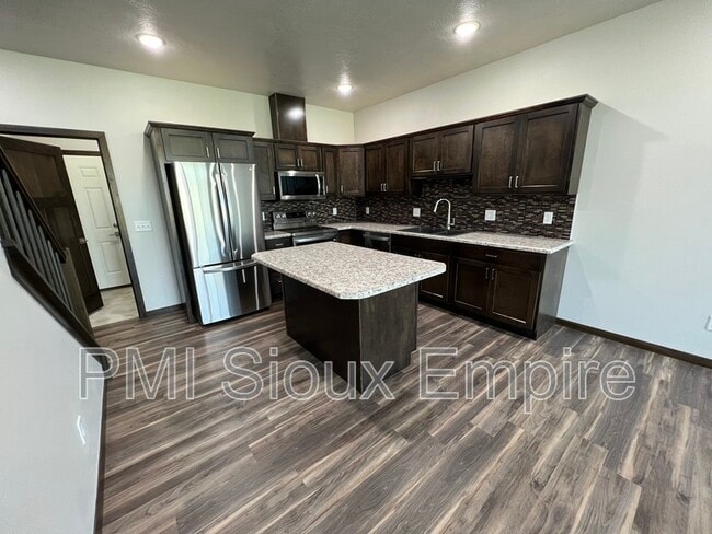 Building Photo - 6171 S Alki Pl