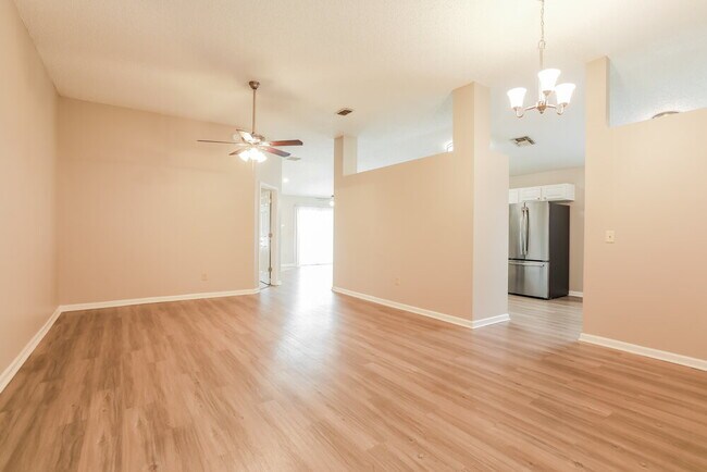 Building Photo - 1832 Northglen Cir
