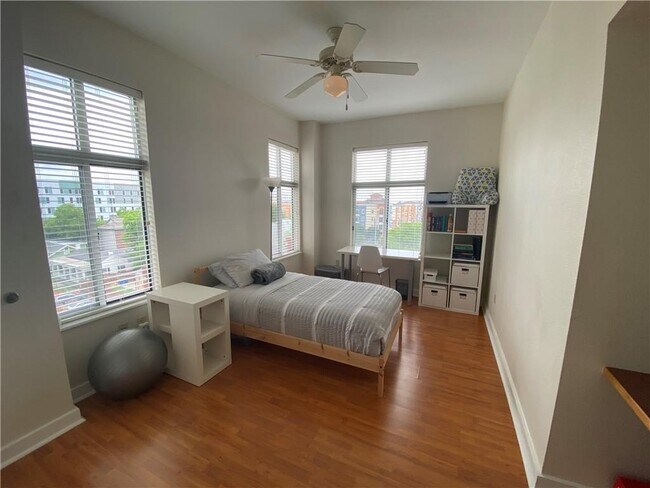 Foto del edificio - 711 W 26th St