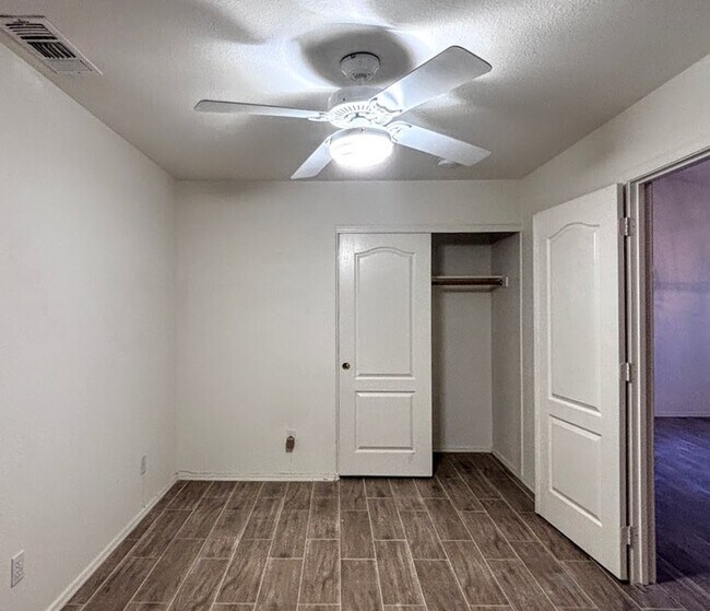 Foto del edificio - Spacious 4 bedroom 2 bath home near Sabino...