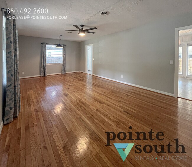 Building Photo - 5807 Aurora Ave