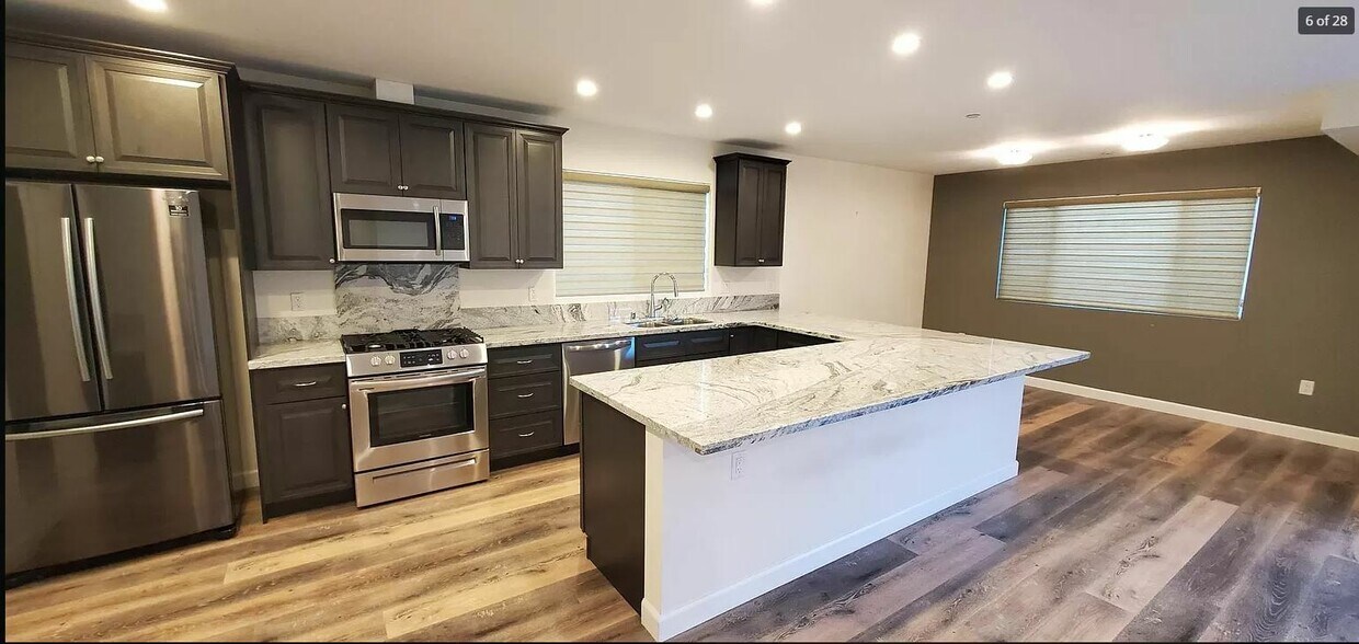 Foto principal - 25939 Cypress St