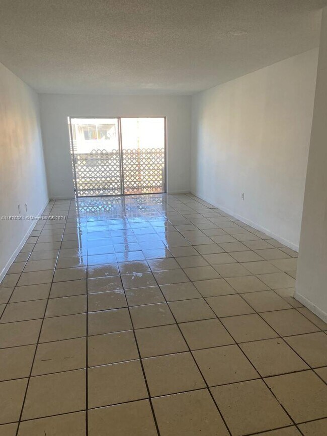 Foto del edificio - 3700 NW 21st St