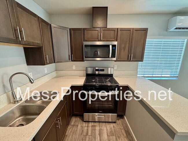 Foto del edificio - 3662 Chateau Ct
