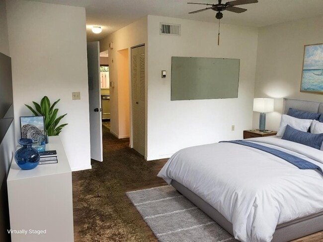 Building Photo - 2649 Surrey Ct