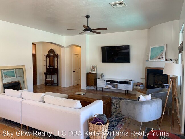 Foto del edificio - 4 br, 2 bath House - 3384 W. 17th Pl.