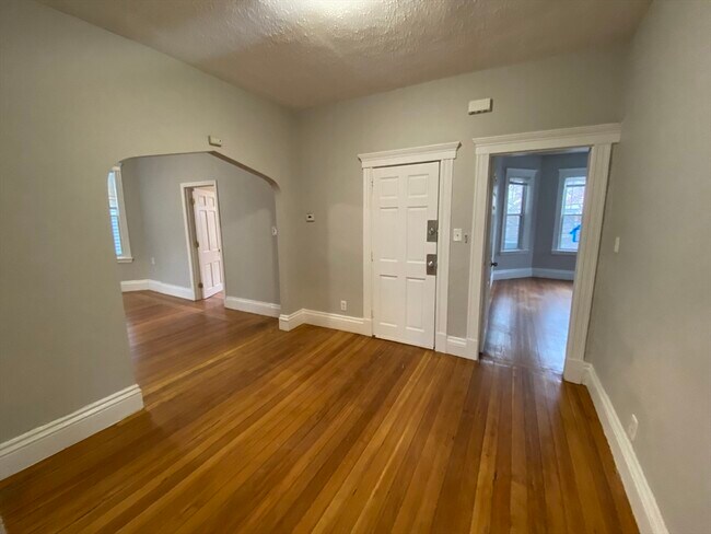 Building Photo - 39 Harwood St