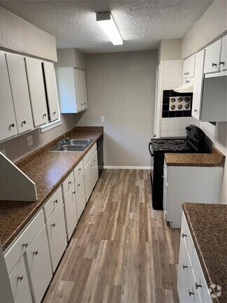 Building Photo - 4827 Macridge Blvd