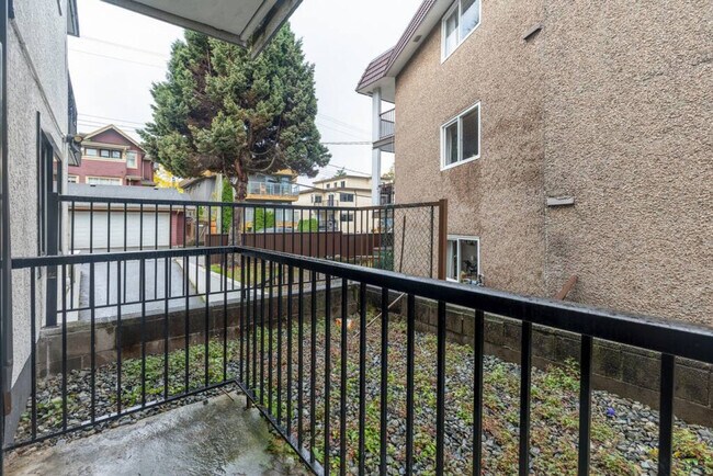 Photo du bâtiment - 254 E 12th Ave