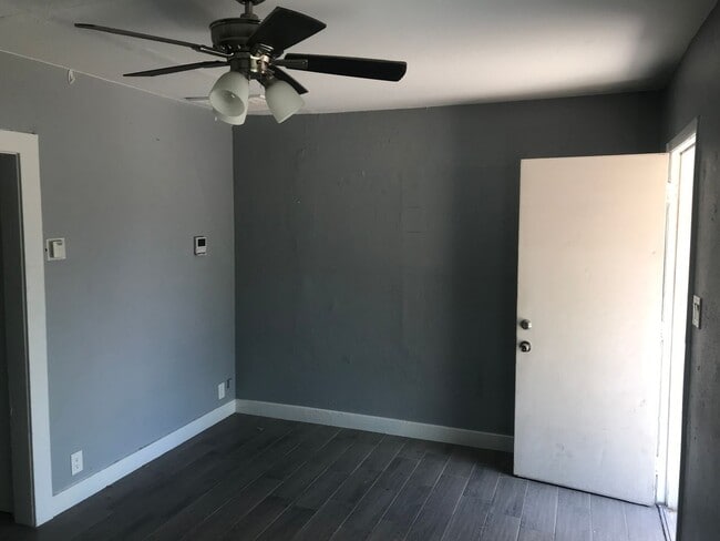 Building Photo - Cute 1 bedroom 1 bathroom house in Garfiel...
