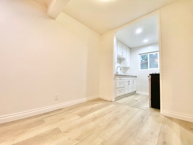Building Photo - 1602 Winona Blvd