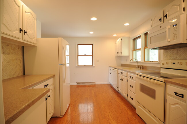 Kitchen - 308 N Nyes Rd