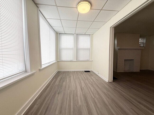 Foto del edificio - Updated 2 BR Apartment