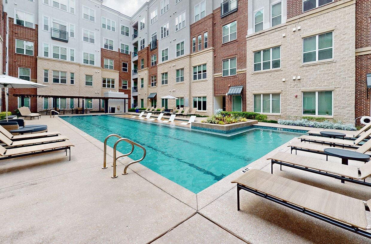Photo - District at Greenbriar Apartments