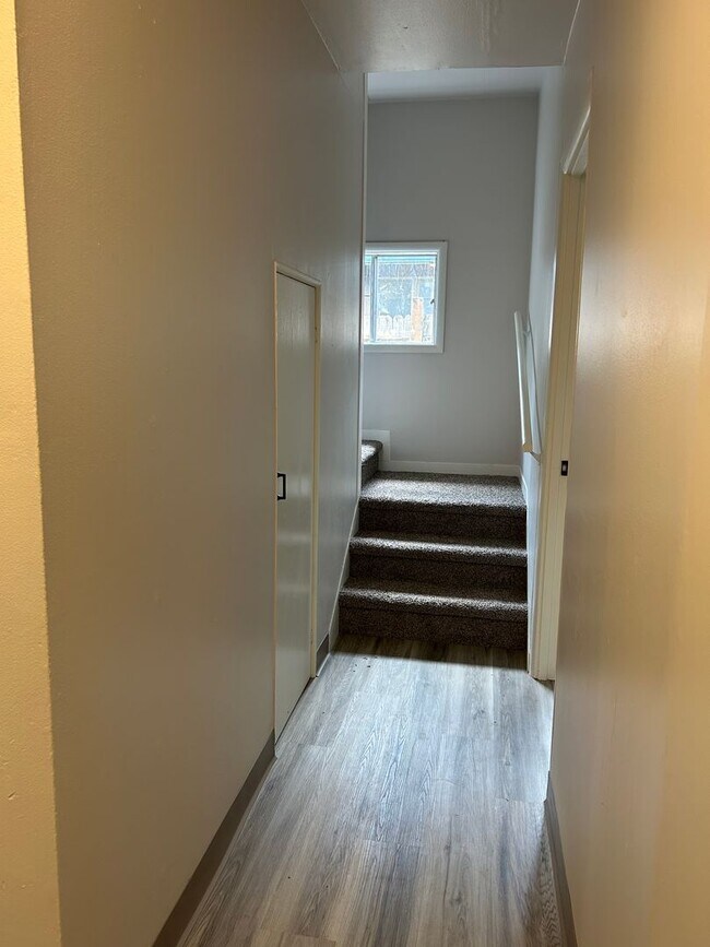 Foto del edificio - (935) Western Blvd - 3 Bedroom / 2 Bathroom Duplex Home - Updated