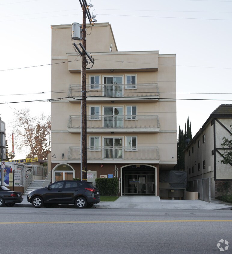 Foto del edificio - 14116 Burbank Blvd