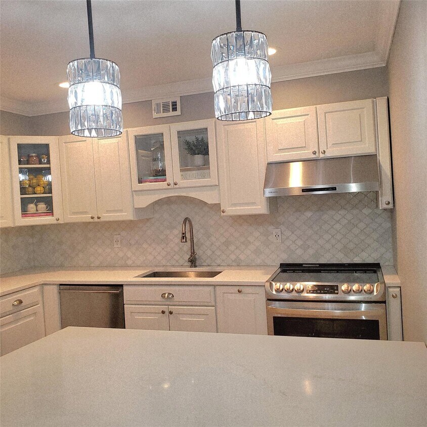 Foto principal - 109 Aspen Dr E